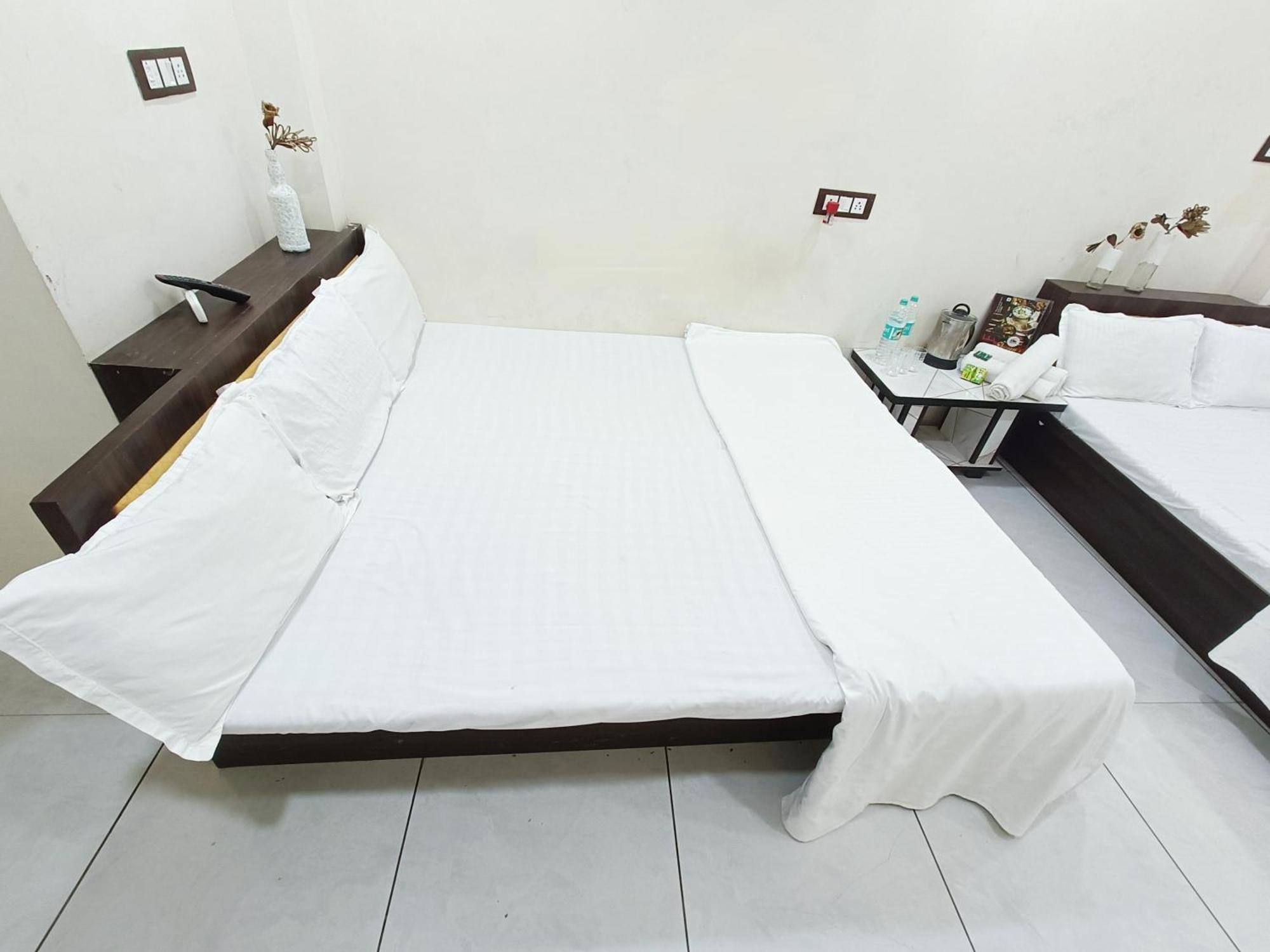 Ginger Hotels Ujjain Tower Kshipra Inn-Family Stay Airconditioned Hotel Buitenkant foto