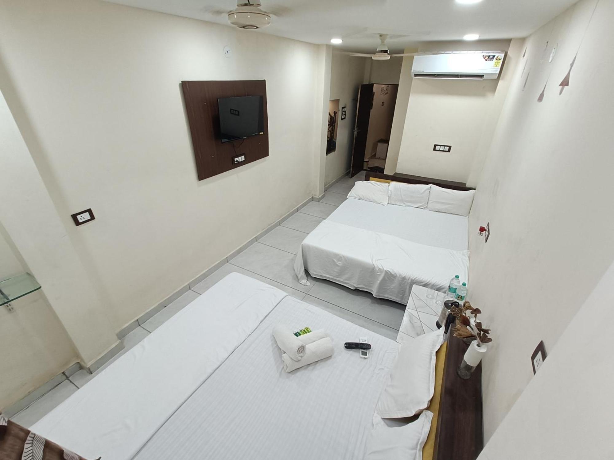 Ginger Hotels Ujjain Tower Kshipra Inn-Family Stay Airconditioned Hotel Buitenkant foto