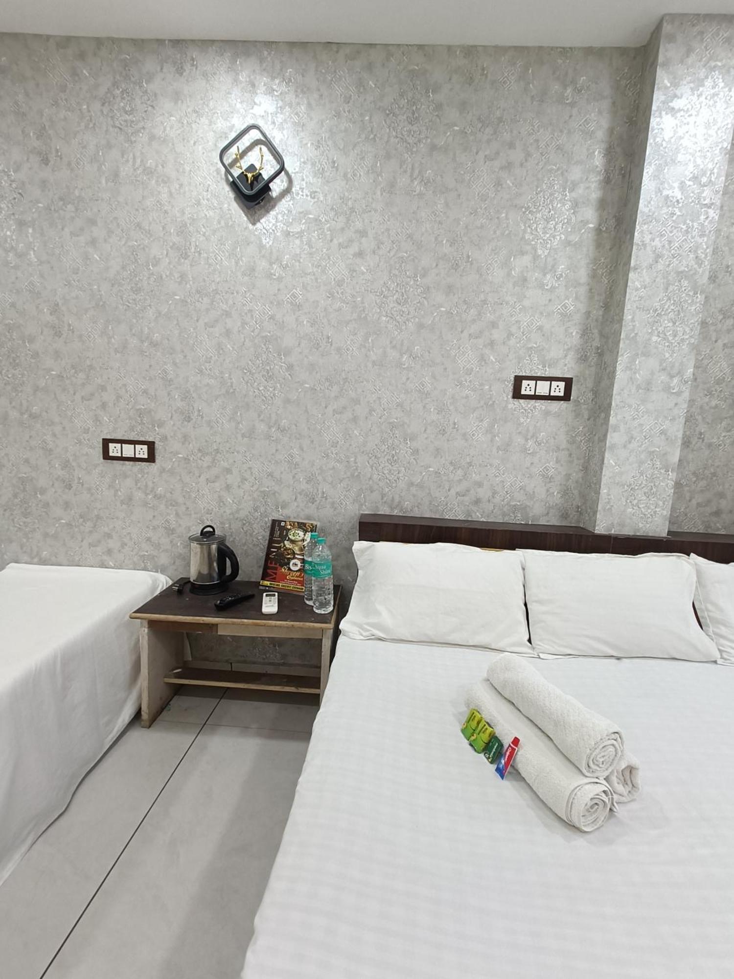 Ginger Hotels Ujjain Tower Kshipra Inn-Family Stay Airconditioned Hotel Buitenkant foto