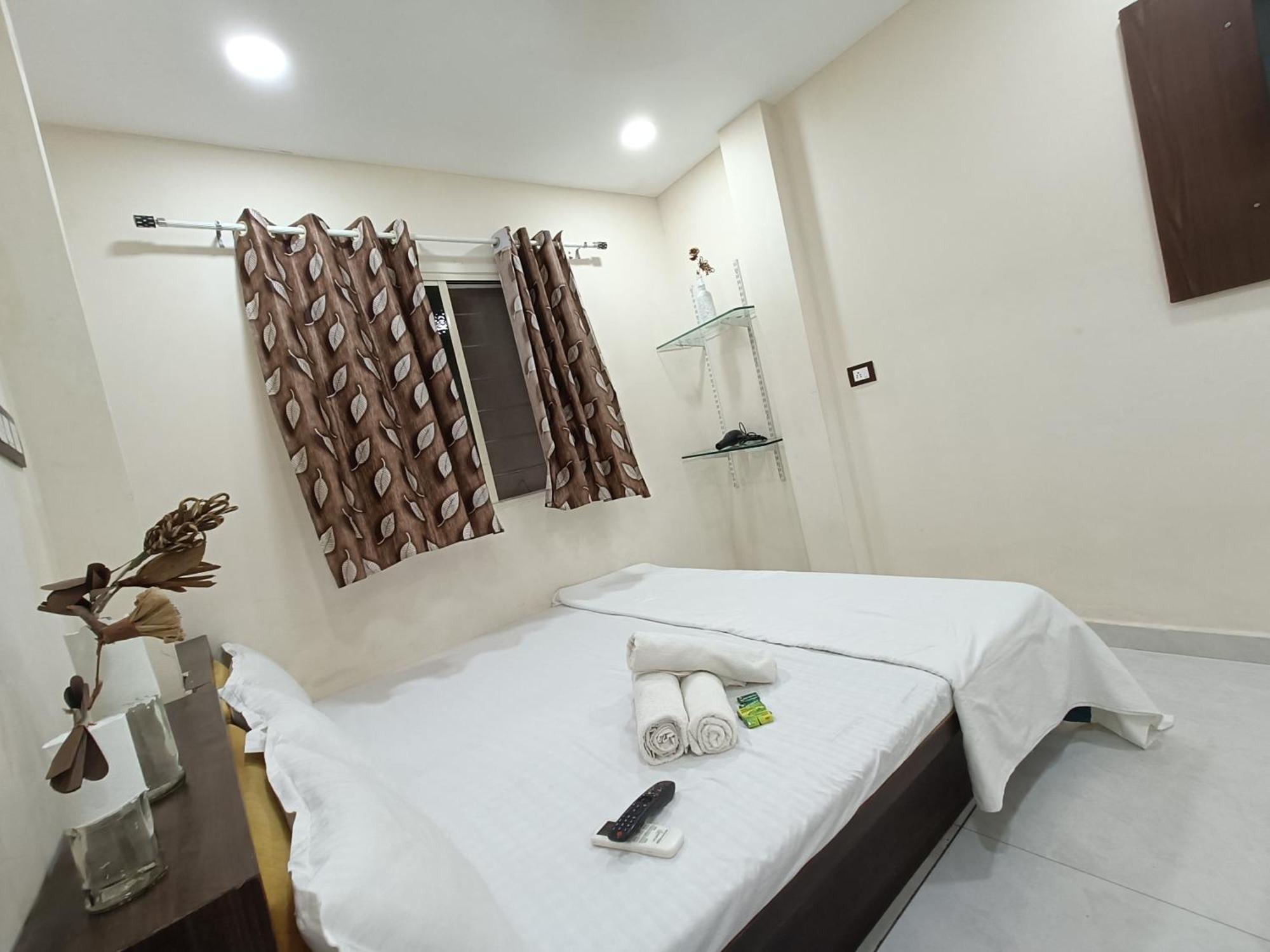 Ginger Hotels Ujjain Tower Kshipra Inn-Family Stay Airconditioned Hotel Buitenkant foto