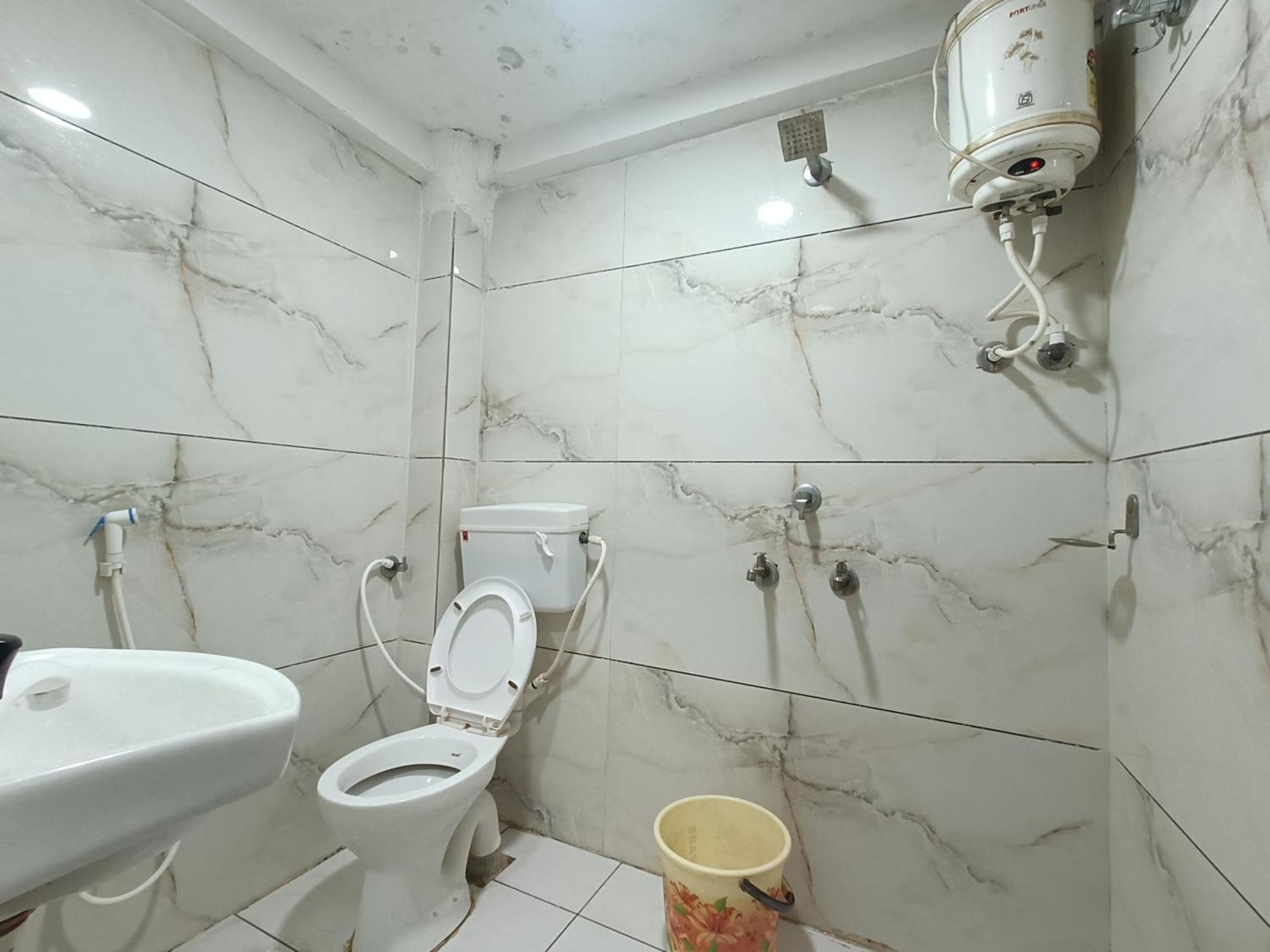 Ginger Hotels Ujjain Tower Kshipra Inn-Family Stay Airconditioned Hotel Buitenkant foto