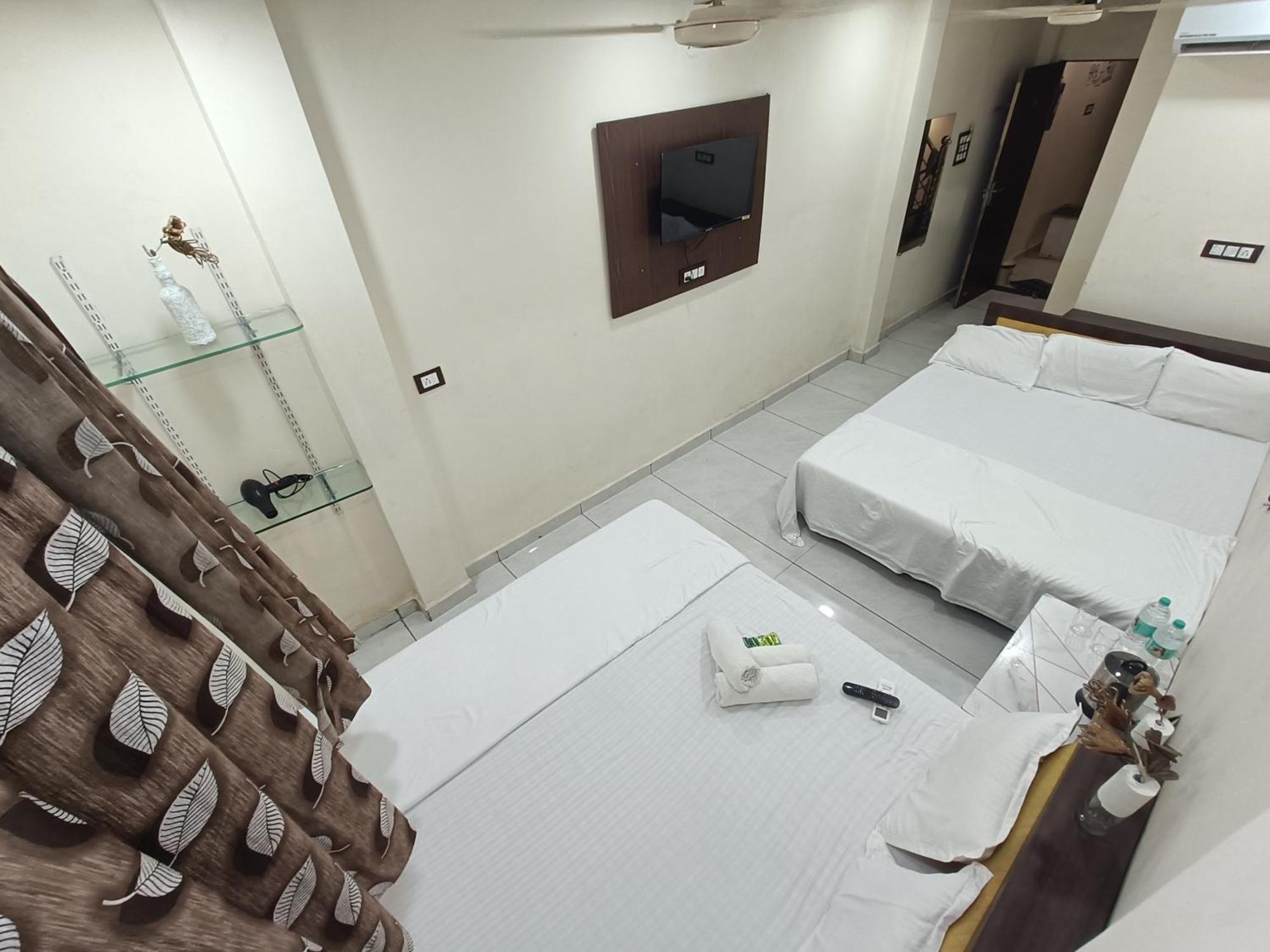 Ginger Hotels Ujjain Tower Kshipra Inn-Family Stay Airconditioned Hotel Buitenkant foto